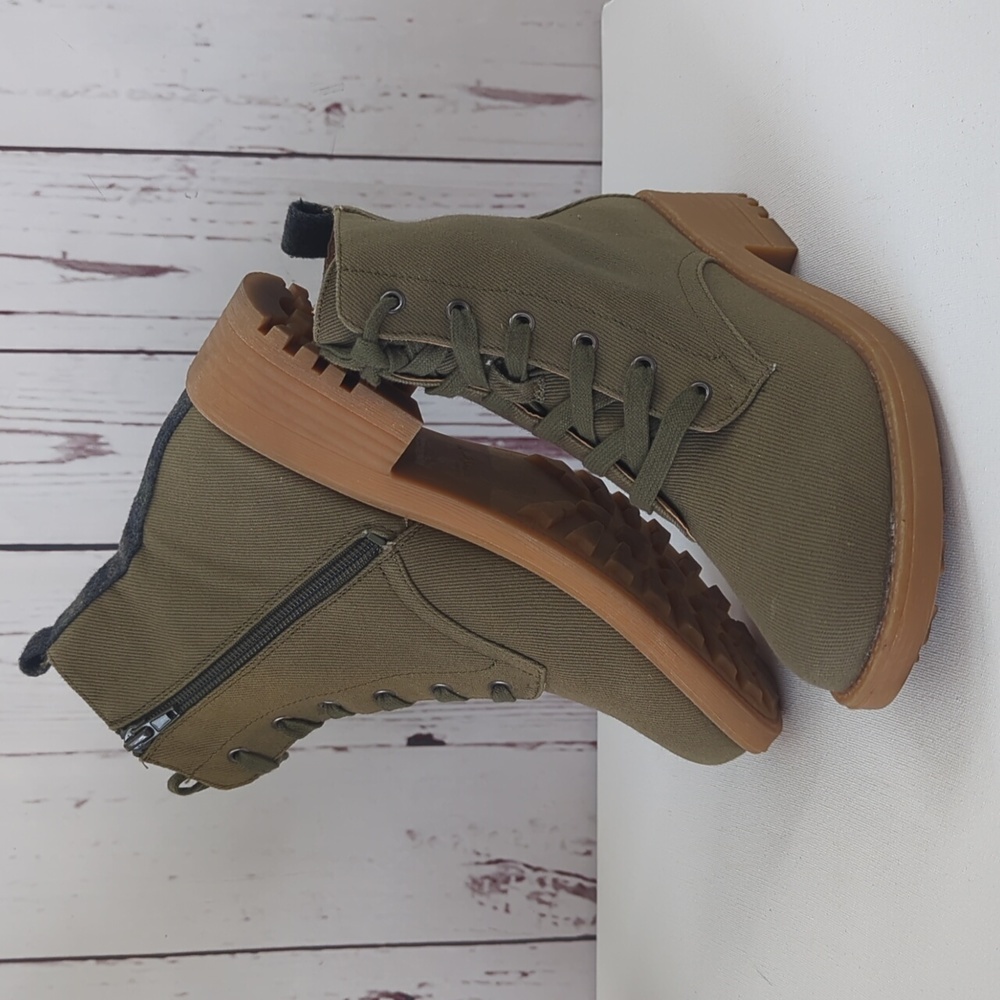Lifestride Kunis Canvas Olive Green Combat Boot 7.5